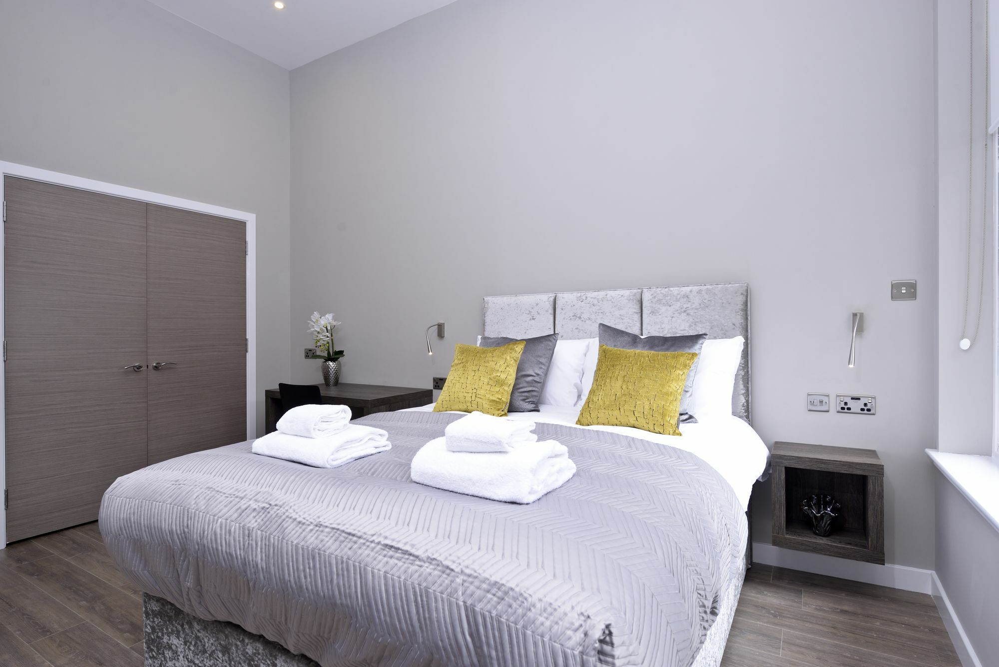 Nelson Mandela Place Apartments Глазго Экстерьер фото
